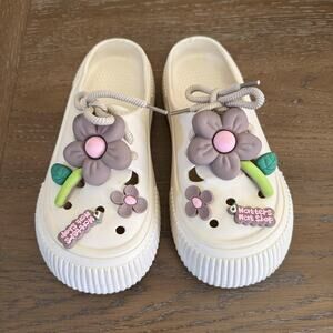 SMILÈ Clog Shoes Size 41-42 / 10.5 Cream Foam Garden Slip On Flower Charms